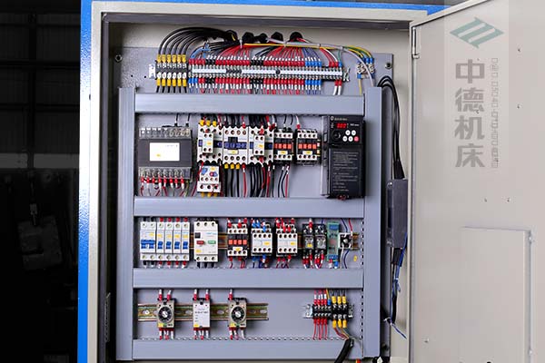 ZDS-1632采用正品電氣元件，裝有變頻驅動，控制精確，穩定耐用壽命長.jpg