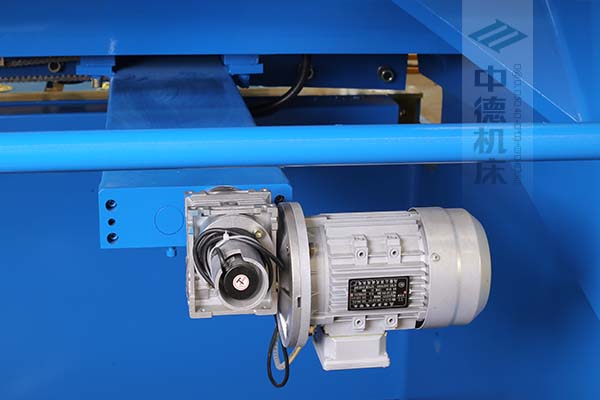 ZDS-1632后擋料AC電機與減速器一體，故障少，速度快.jpg