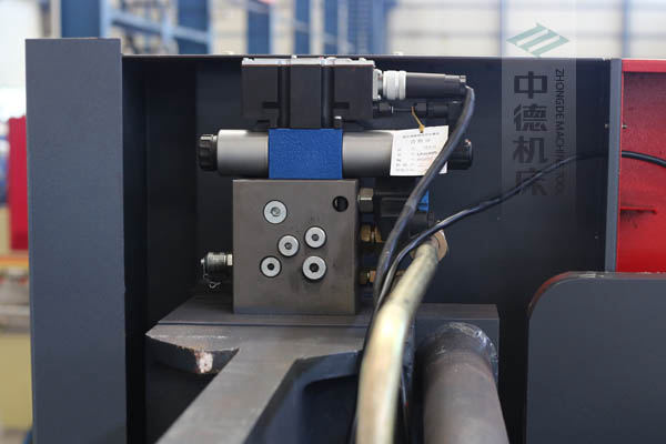 ZDPE8025采用進口液壓系統，穩定無故障，耐高溫高壓，持久工作精度高.jpg