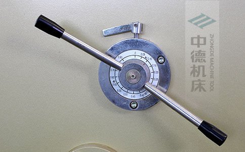 ZDS-1032剪板機刀片間隙手動調節器，刻度清淅，調節省力又簡便.jpg